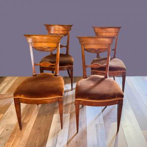 Set di 4 sedie in noce, stile Direttorio, fine del XVIII secolo